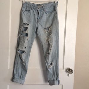 LAST CHANCE! Forever 21 distresses boyfriend jeans